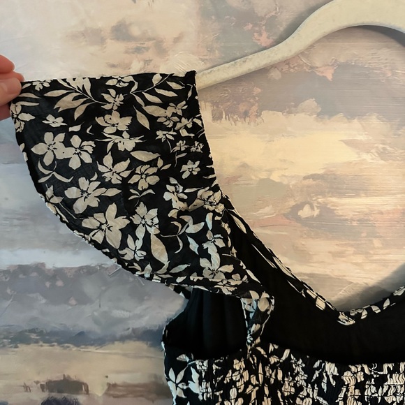 Old Navy Ruffled sundress - Picture 7 of 7